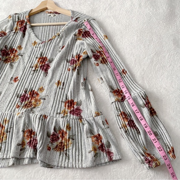 Maurice’s Grey Ribbed Floral Print Peplum Top - Picture 7 of 12